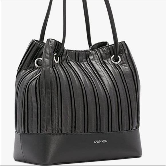 ✨Calvin Klein bucket bag✨ - Picture 2 of 3